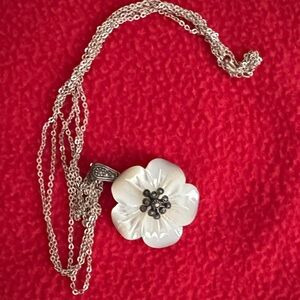 Silver Chain Necklace with White Mother-of-Pearl Flower Pendant